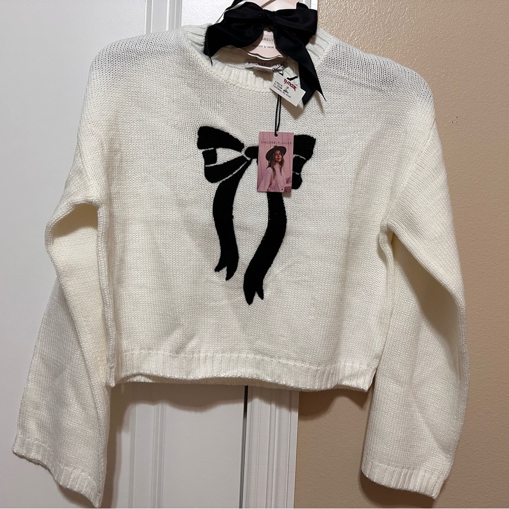 Bow Sweater size XS NWT